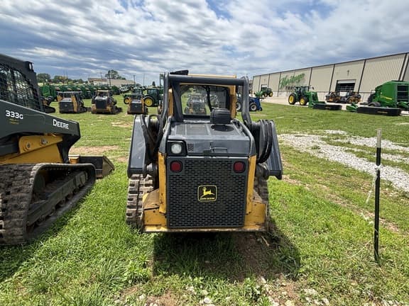 Image of John Deere 323E equipment image 3