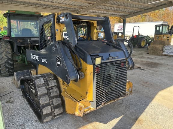 Image of John Deere 323E equipment image 4
