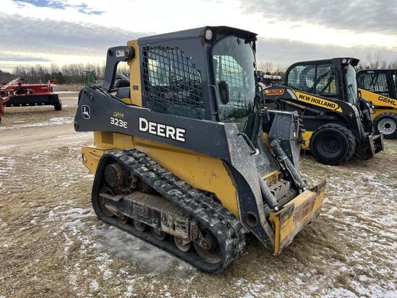 Image of John Deere 323E equipment image 2