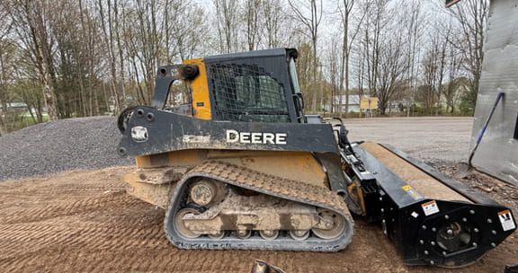2014 John Deere 323E Equipment Image0