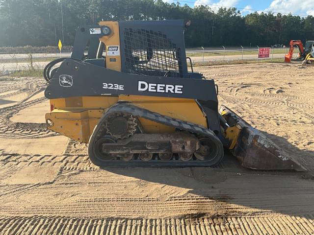Image of John Deere 323E equipment image 3
