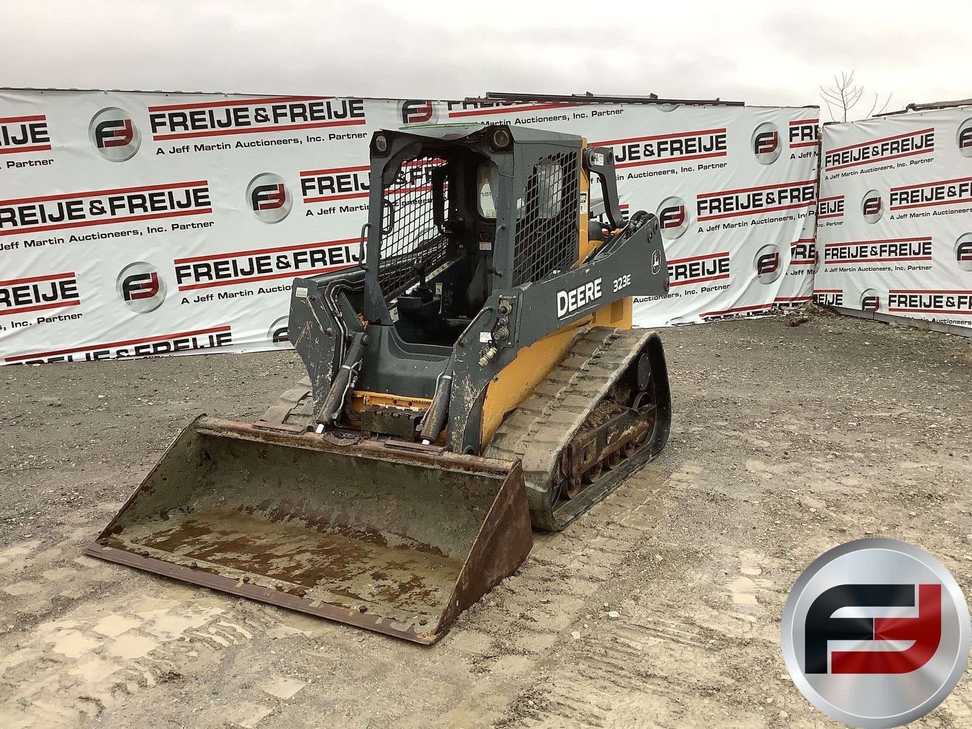 2014 John Deere 323E Equipment Image0