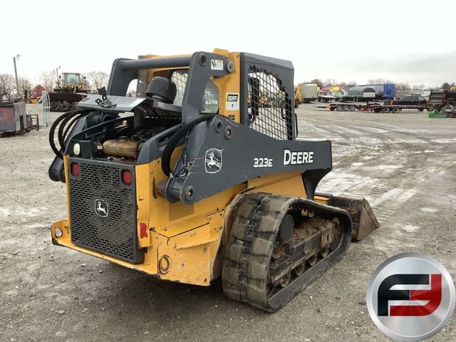 Image of John Deere 323E equipment image 4