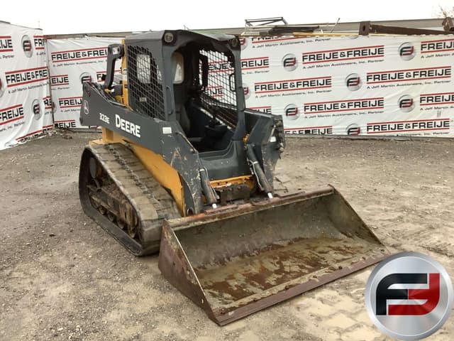 Image of John Deere 323E equipment image 2