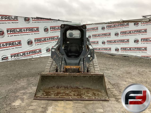 Image of John Deere 323E equipment image 1