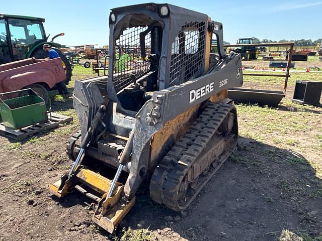 Image of John Deere 323E equipment image 3