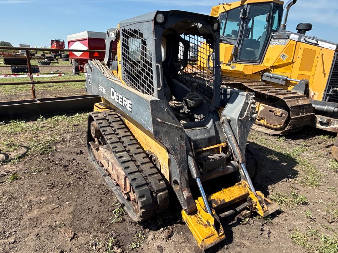 Image of John Deere 323E Primary image