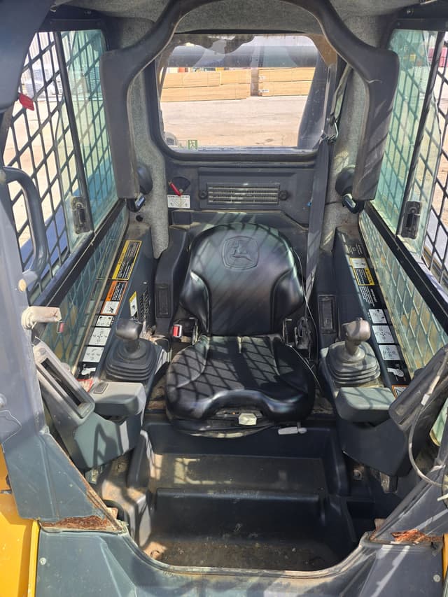 Image of John Deere 329E equipment image 4