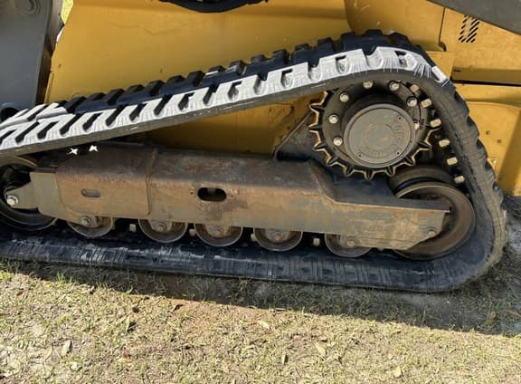 Image of John Deere 329E equipment image 3