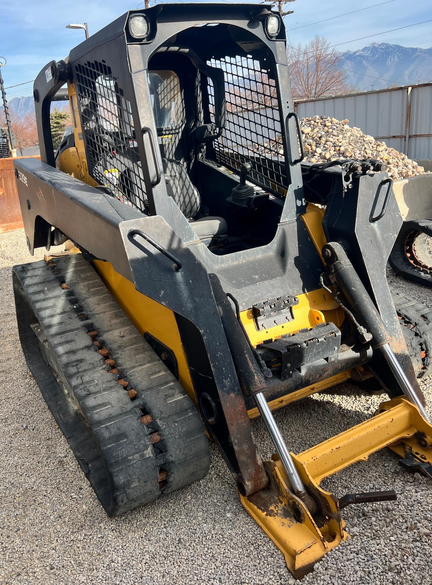 2014 John Deere 329E Equipment Image0