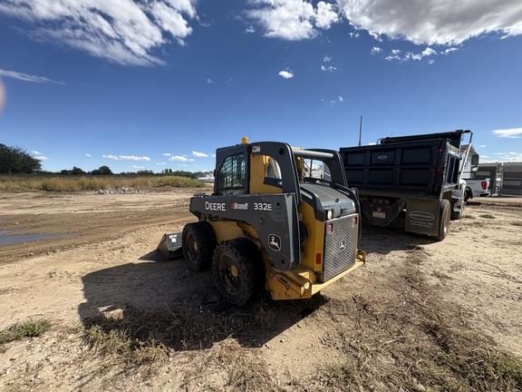 Image of John Deere 332E equipment image 4