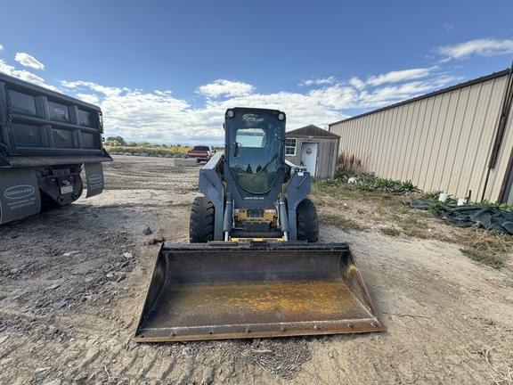 Image of John Deere 332E equipment image 1