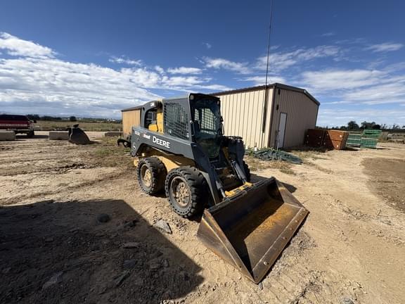 Image of John Deere 332E equipment image 1