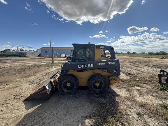 Image of John Deere 332E equipment image 3