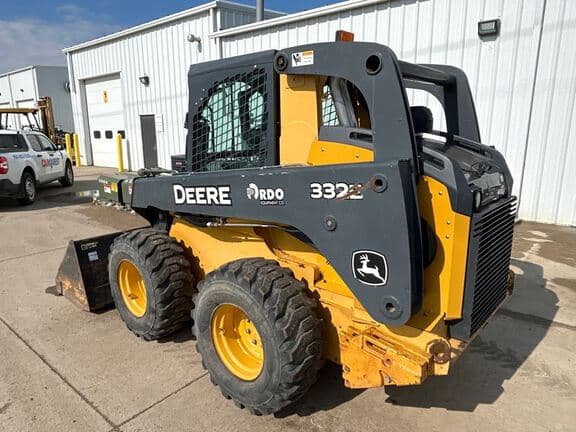 Image of John Deere 332E equipment image 2