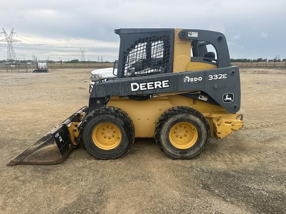 Image of John Deere 332E Primary image