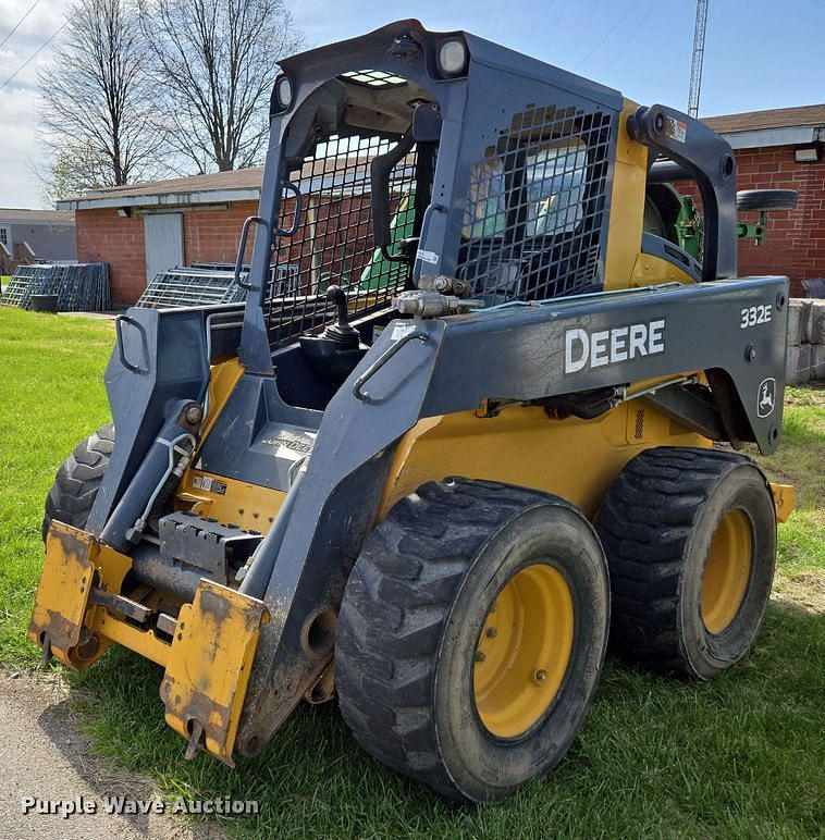 Image of John Deere 332E Primary image