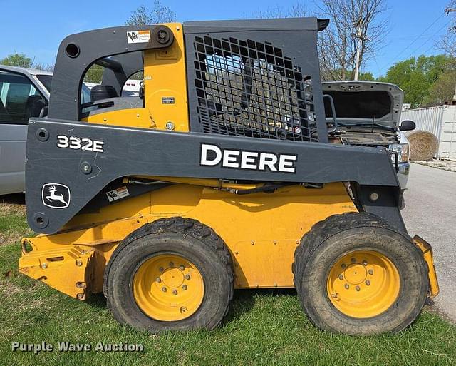 Image of John Deere 332E equipment image 3