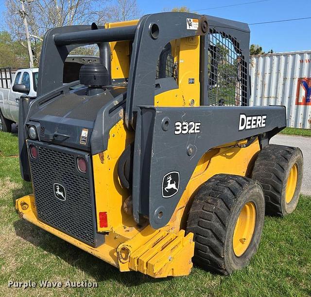 Image of John Deere 332E equipment image 4