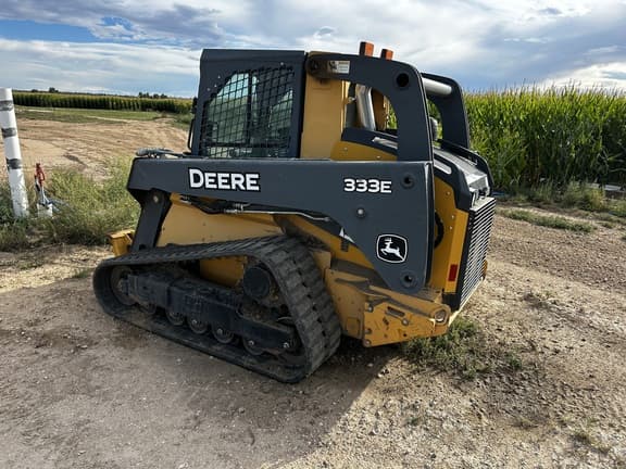 Image of John Deere 333E equipment image 1