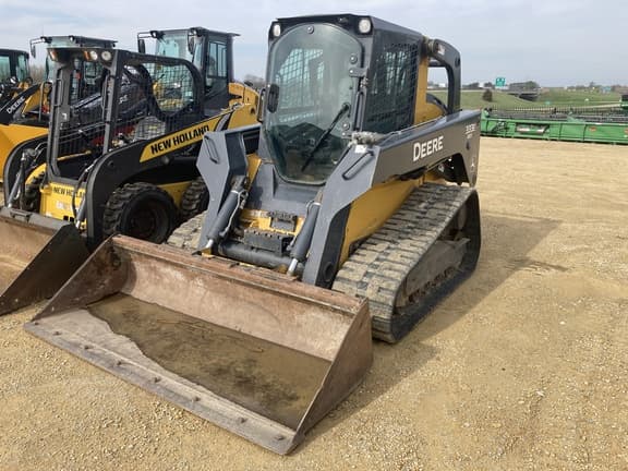 Image of John Deere 333E equipment image 1