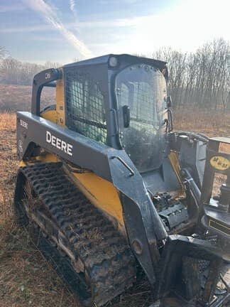 Image of John Deere 333E equipment image 1