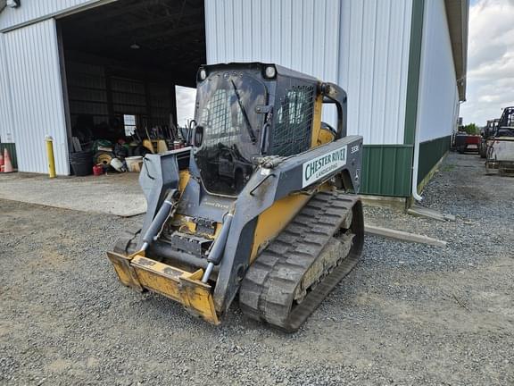 Image of John Deere 333E equipment image 1