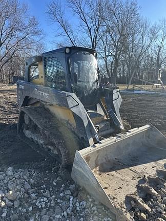 Image of John Deere 333E equipment image 1