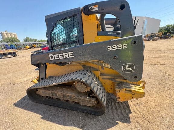 Image of John Deere 333E equipment image 1