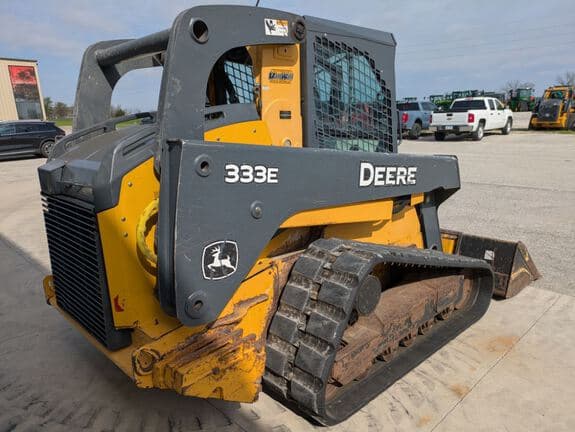Image of John Deere 333E equipment image 2