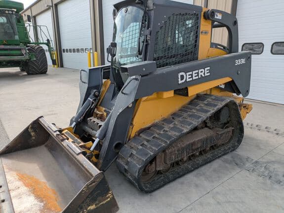 Image of John Deere 333E equipment image 1