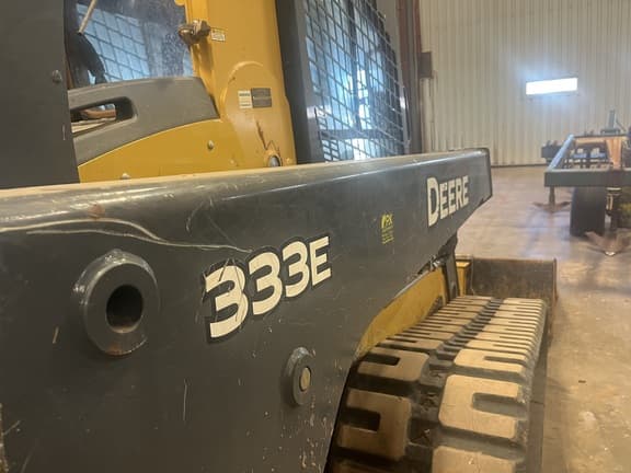 Image of John Deere 333E equipment image 4