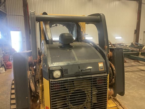 Image of John Deere 333E equipment image 2