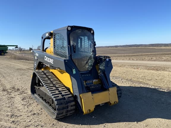 Image of John Deere 333E equipment image 2