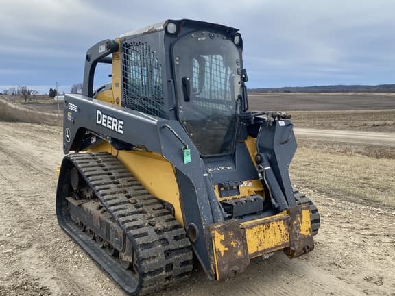 Image of John Deere 333E equipment image 1