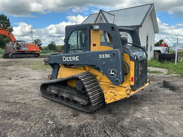 Image of John Deere 333E equipment image 2