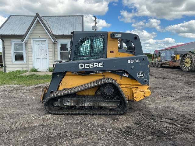 Image of John Deere 333E equipment image 1
