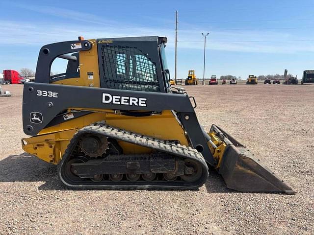 Image of John Deere 333E equipment image 2
