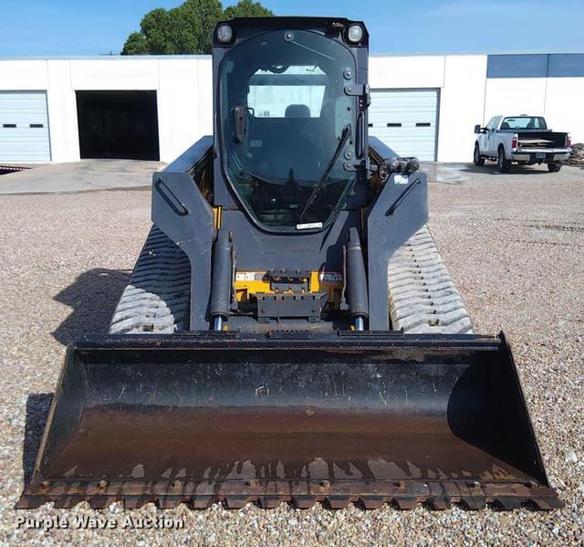 Image of John Deere 333E equipment image 1