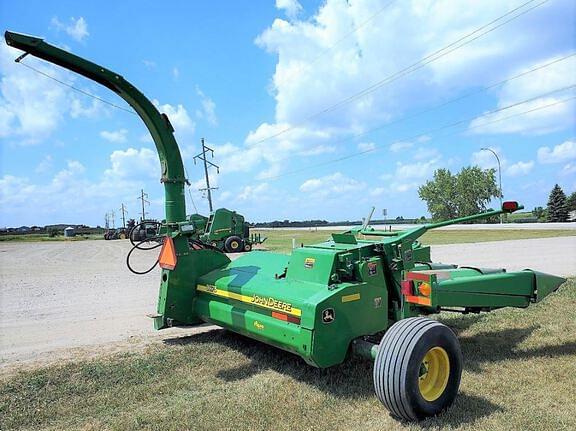 Image of John Deere 3975 equipment image 4