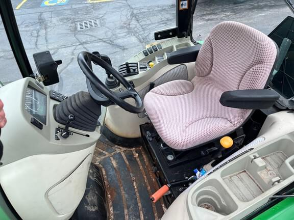 Image of John Deere 4044R equipment image 4