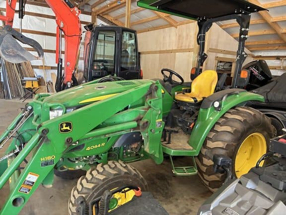 Image of John Deere 4044R equipment image 3