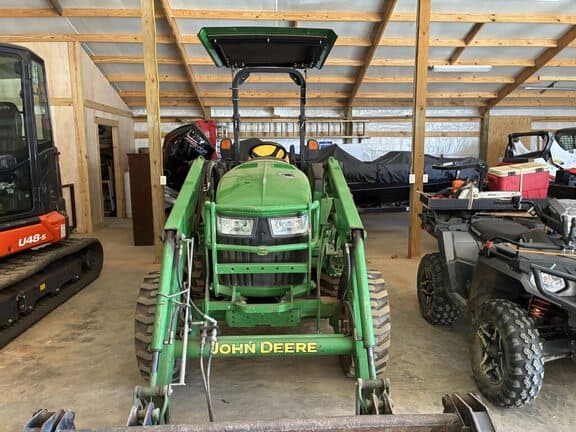 Image of John Deere 4044R equipment image 4
