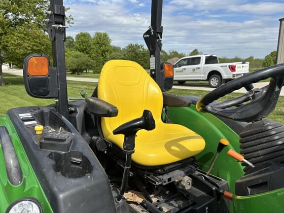 Image of John Deere 4044R equipment image 4