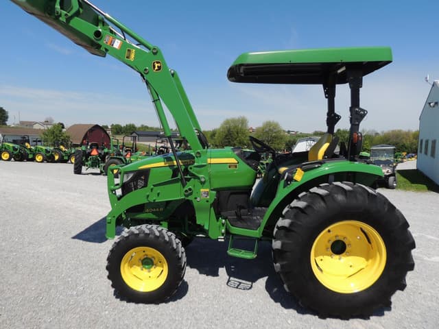 Image of John Deere 4044R equipment image 2