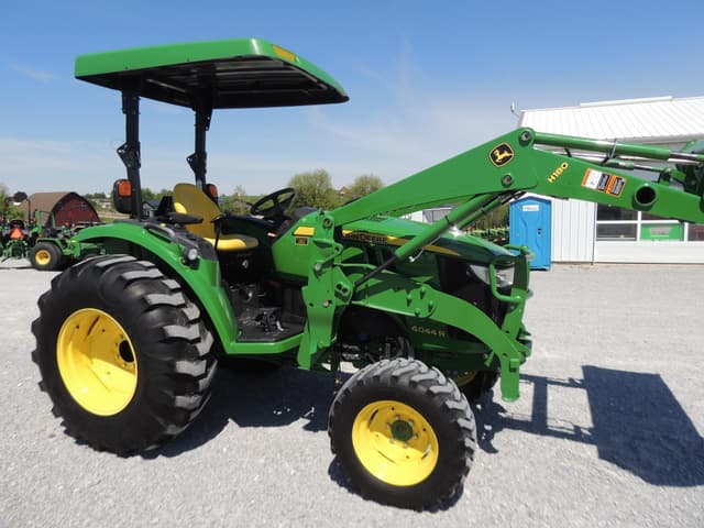 Image of John Deere 4044R equipment image 3