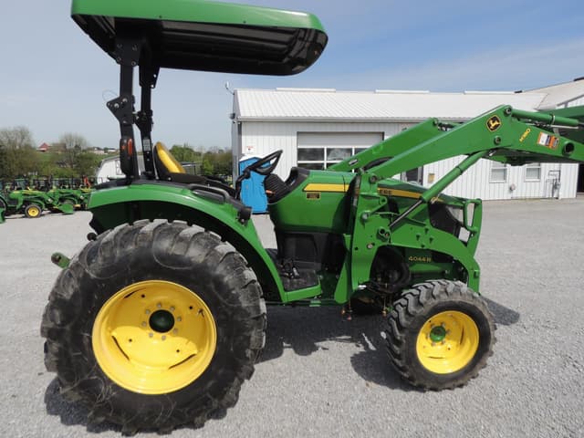 Image of John Deere 4044R equipment image 4