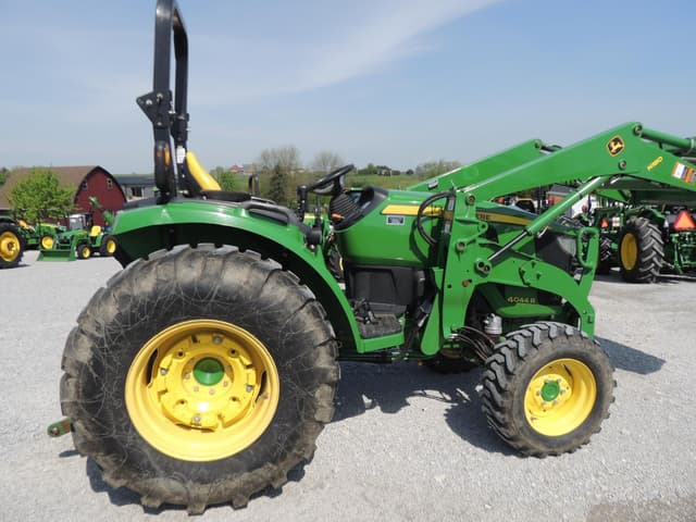 Image of John Deere 4044R equipment image 3