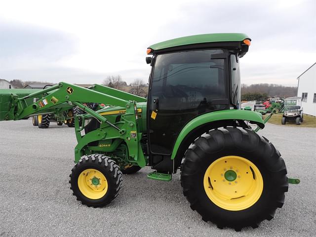 Image of John Deere 4044R equipment image 1