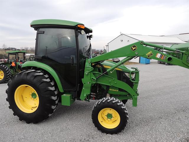 Image of John Deere 4044R equipment image 3